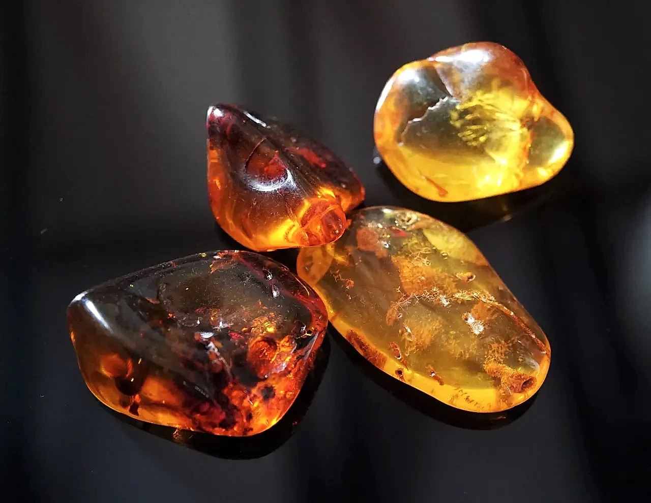 Kehribar Taşı Nedir, Faydaları Nelerdir?