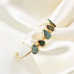 Carving Yapraklı Zümrüt Bileklik